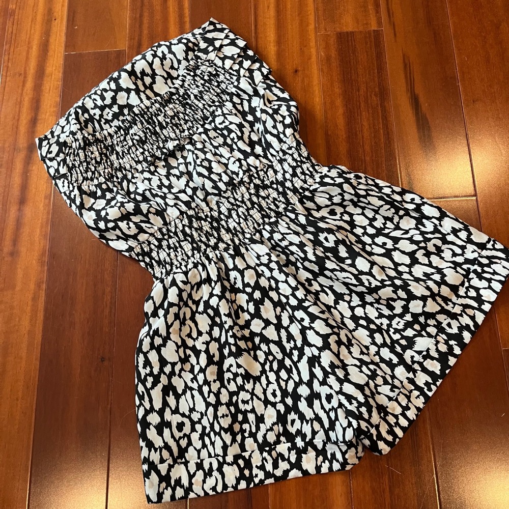 Bebe Romper Shorts One-Piece Strapless‎ Animal Print Black White Ruffle XXS 2XS - Picture 3 of 12